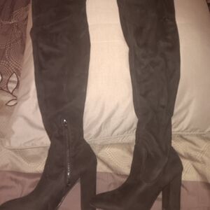 Elegant Black Over-the-Knee Boots